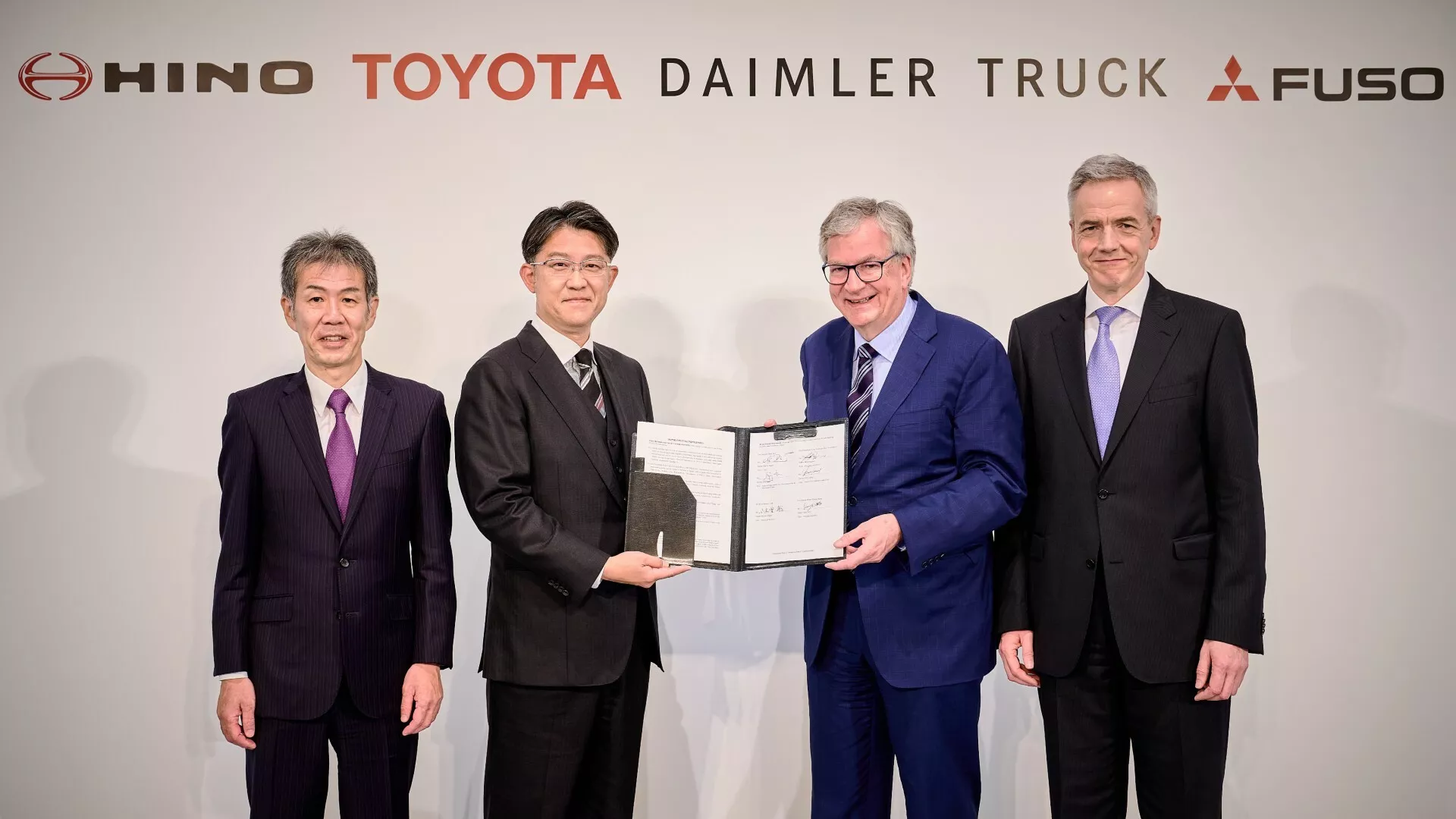 Toyota và Daimler sẽ sáp nhập Hino và Fuso, tập trung phát triển xe chạy hydro