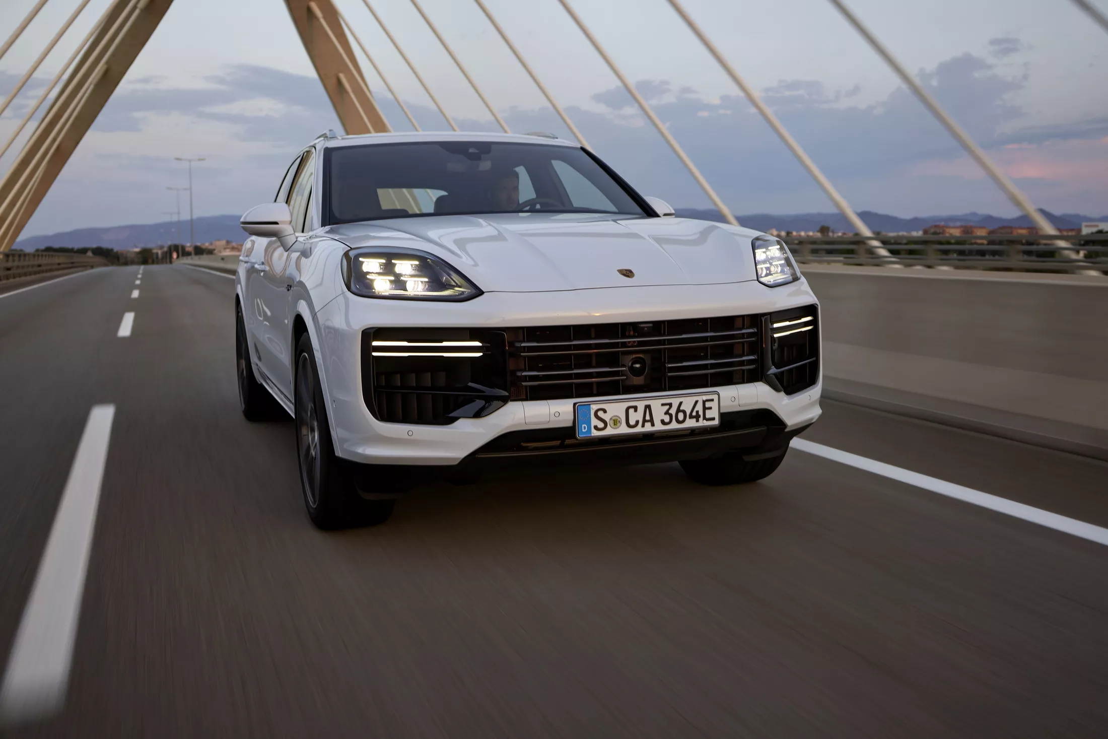 2024-Porsche-Cayenne-Turbo-E-Hybrid-4.webp