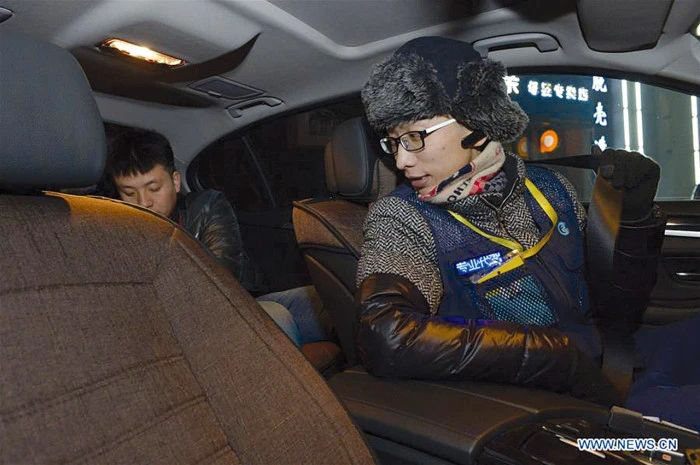 Luật giao thông nghiêm, dịch vụ lái hộ đưa người say về nhà ở Trung Quốc hốt bạc