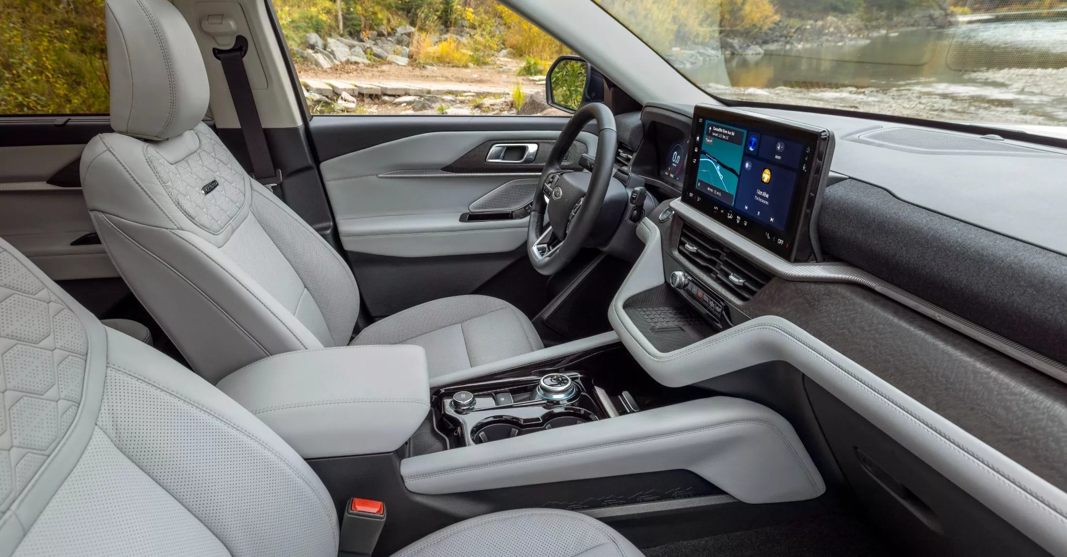 Cận cảnh những thay đổi thiết kế trên Ford Explorer 2025 facelift