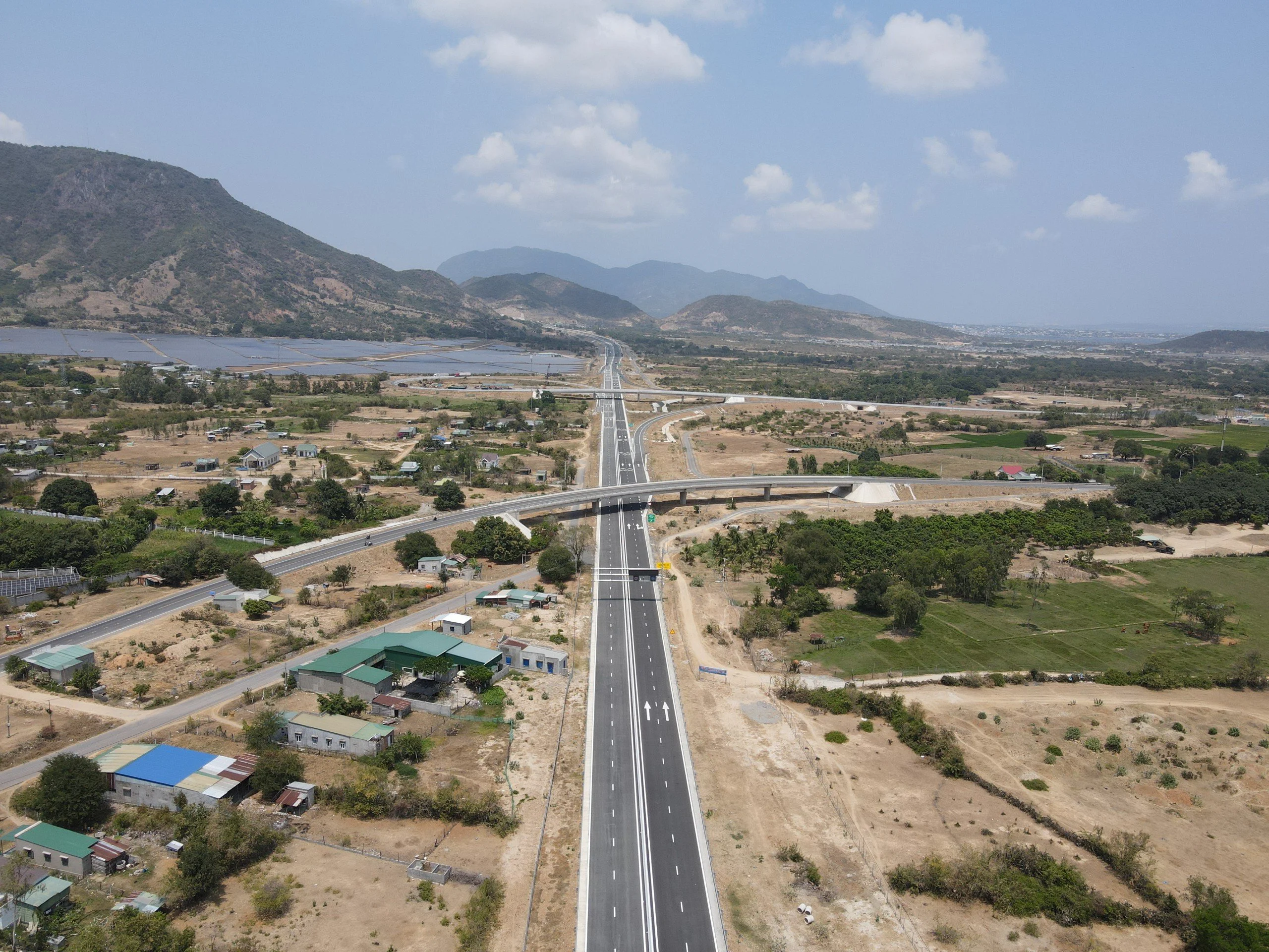 Từ cao tốc Cam Lâm - Vĩnh Hảo có thể đến những điểm du lịch nào?