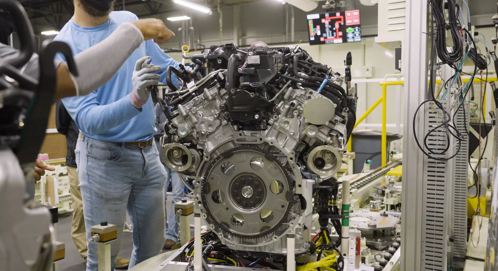 2022-Toyota-Tundra-Engine-Alabama-Plant-3.webp