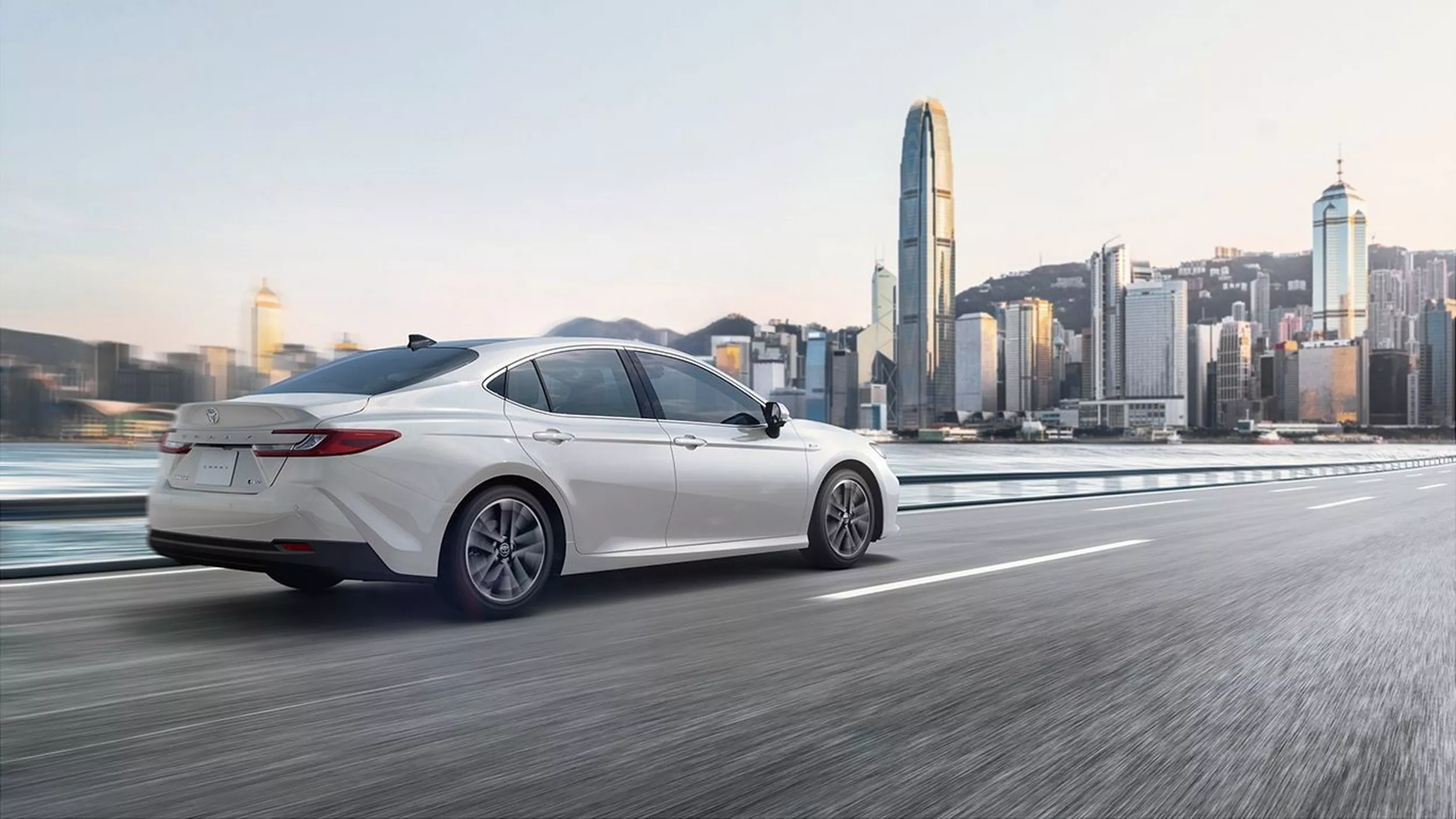 2025-Toyota-Camry-United-Arab-Emirates-3.webp