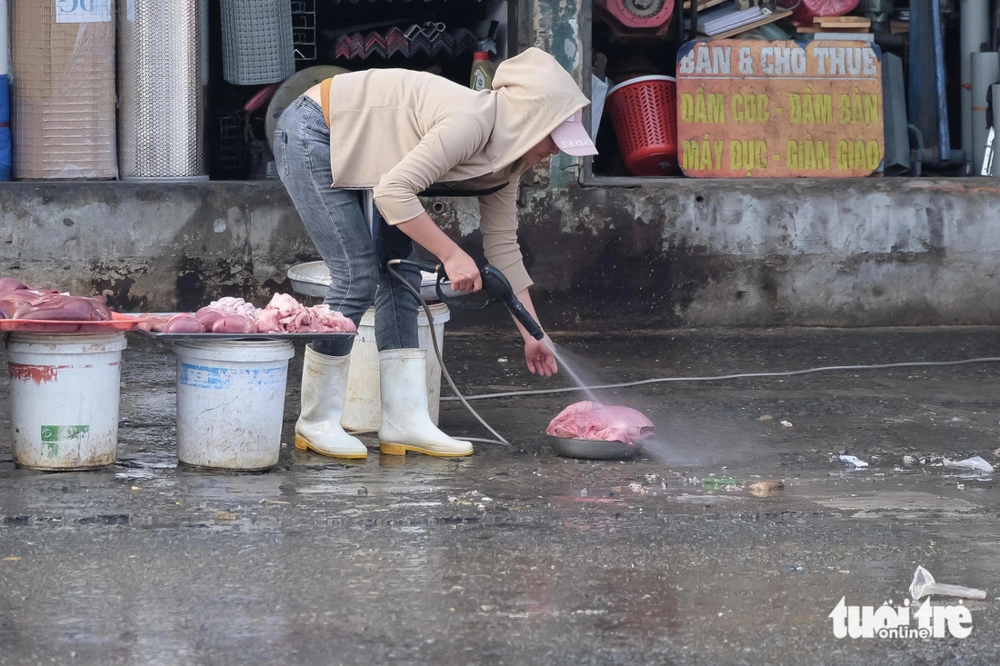 Giao thông hỗn loạn mỗi ngày ở ngã tư Bốn Xã