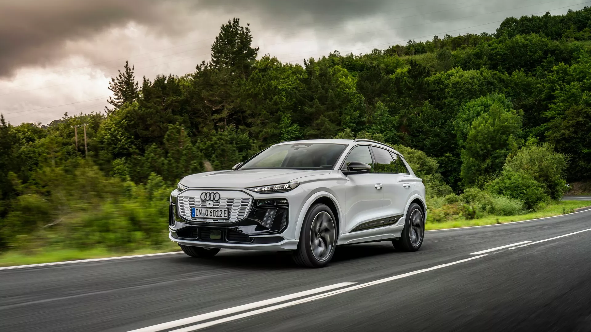 Audi Q6 E-Tron có giá từ 1,6 tỷ đồng tại Mỹ, tầm hoạt động 517 km