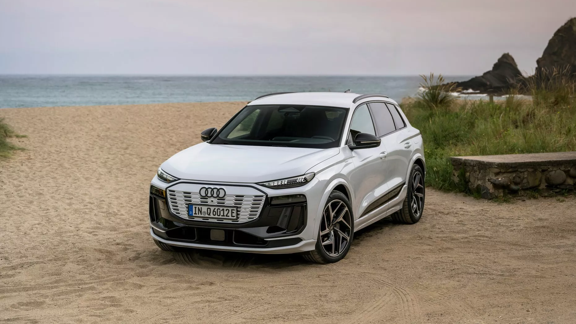 Audi Q6 E-Tron có giá từ 1,6 tỷ đồng tại Mỹ, tầm hoạt động 517 km