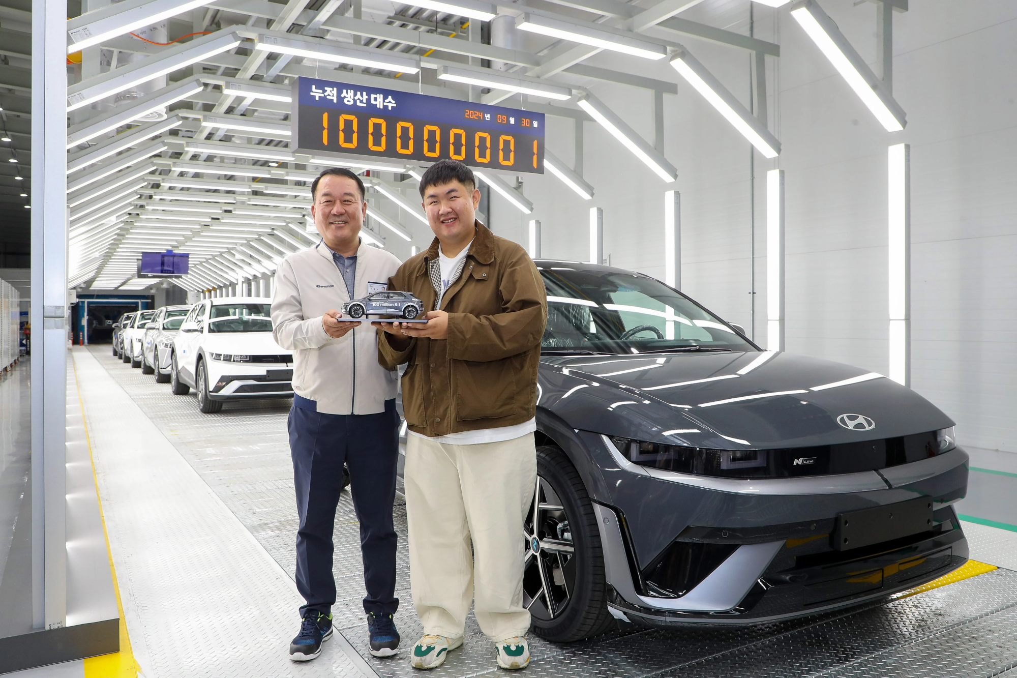 Hyundai-100-millionth-and-first-car-event-3.webp