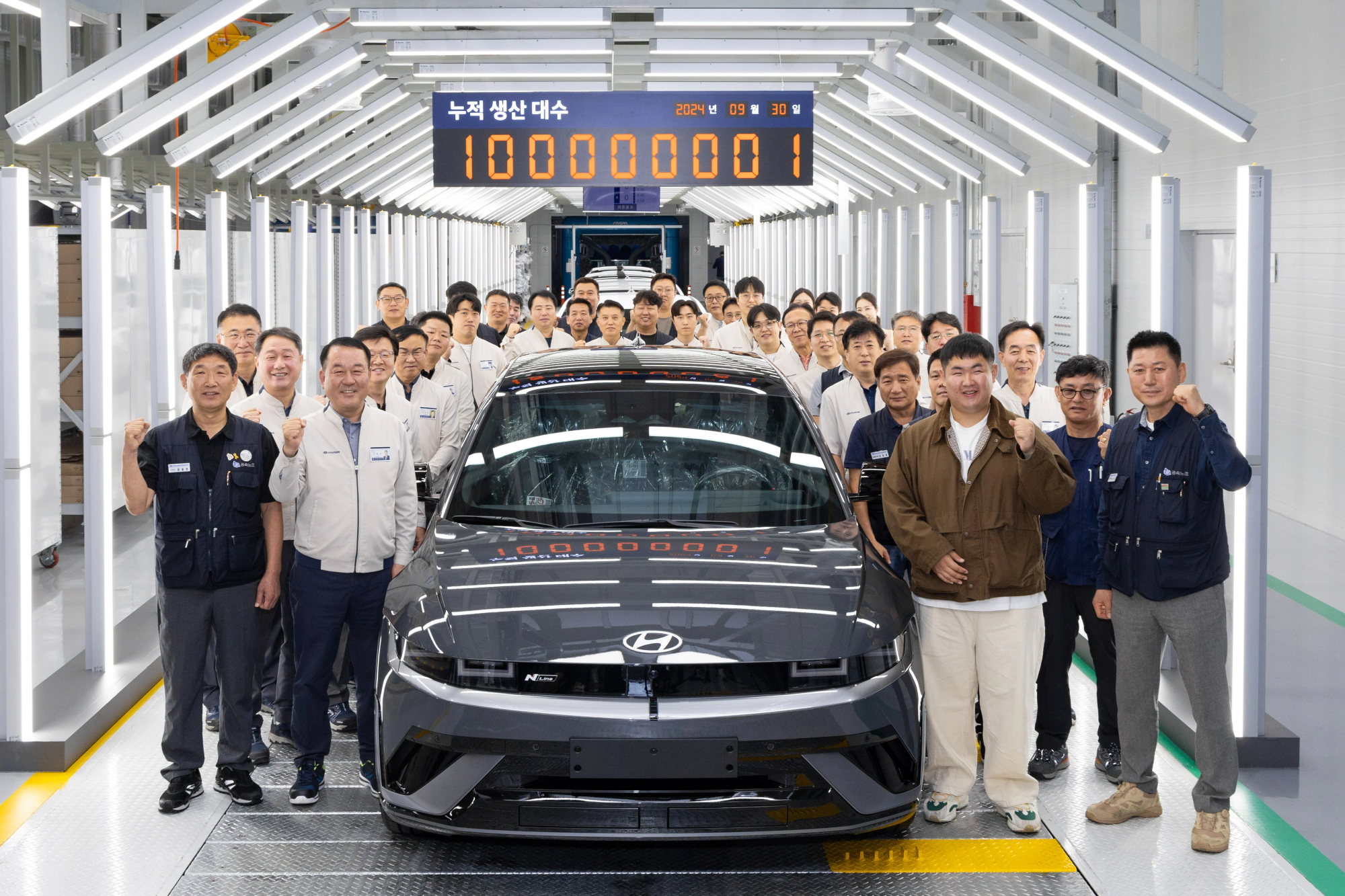 Hyundai-100-millionth-and-first-car-event-2.webp