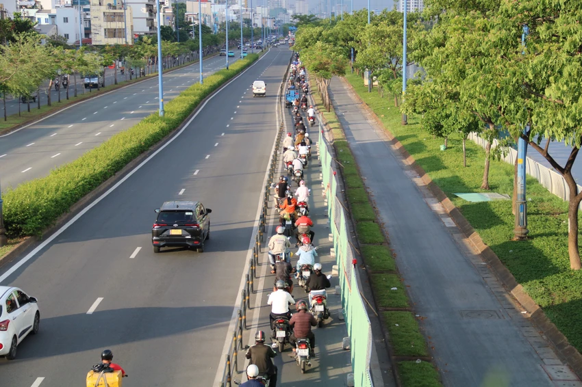 TP.HCM: Cận cảnh đường Võ Văn Kiệt vừa được mở rộng, tổ chức lại giao thông