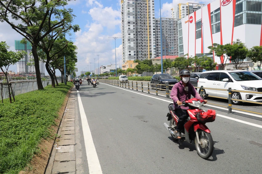 TP.HCM: Cận cảnh đường Võ Văn Kiệt vừa được mở rộng, tổ chức lại giao thông