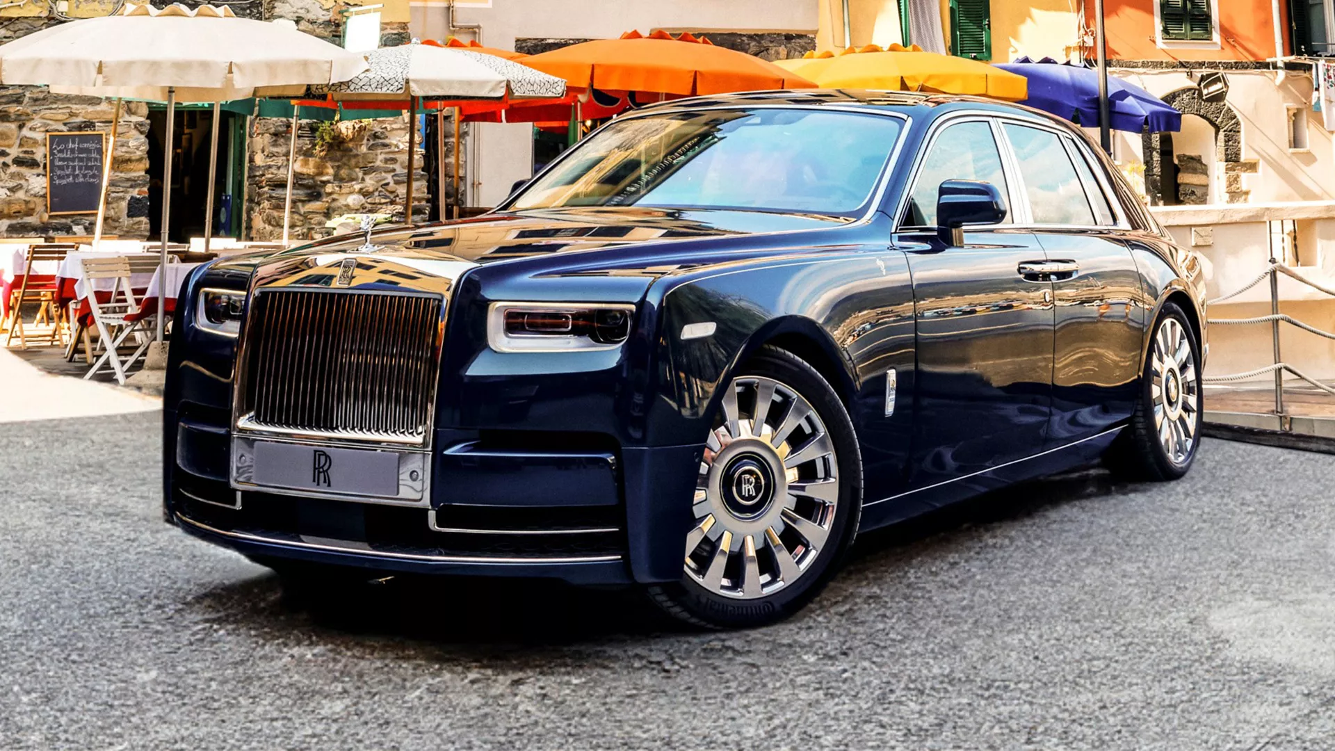 Rolls-Royce giải thích lý do không làm xe hybrid mà chỉ làm xe điện