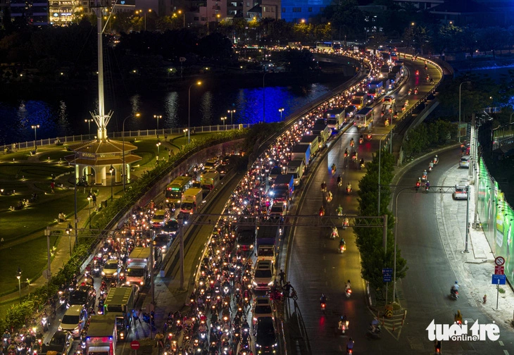 Đường Nguyễn Tất Thành đứng số 1 điểm ùn ứ giao thông hai năm liền, vì sao?