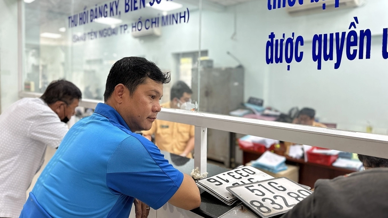 Dừng nộp lệ phí trước bạ ô tô trên eTax trong 5 ngày
