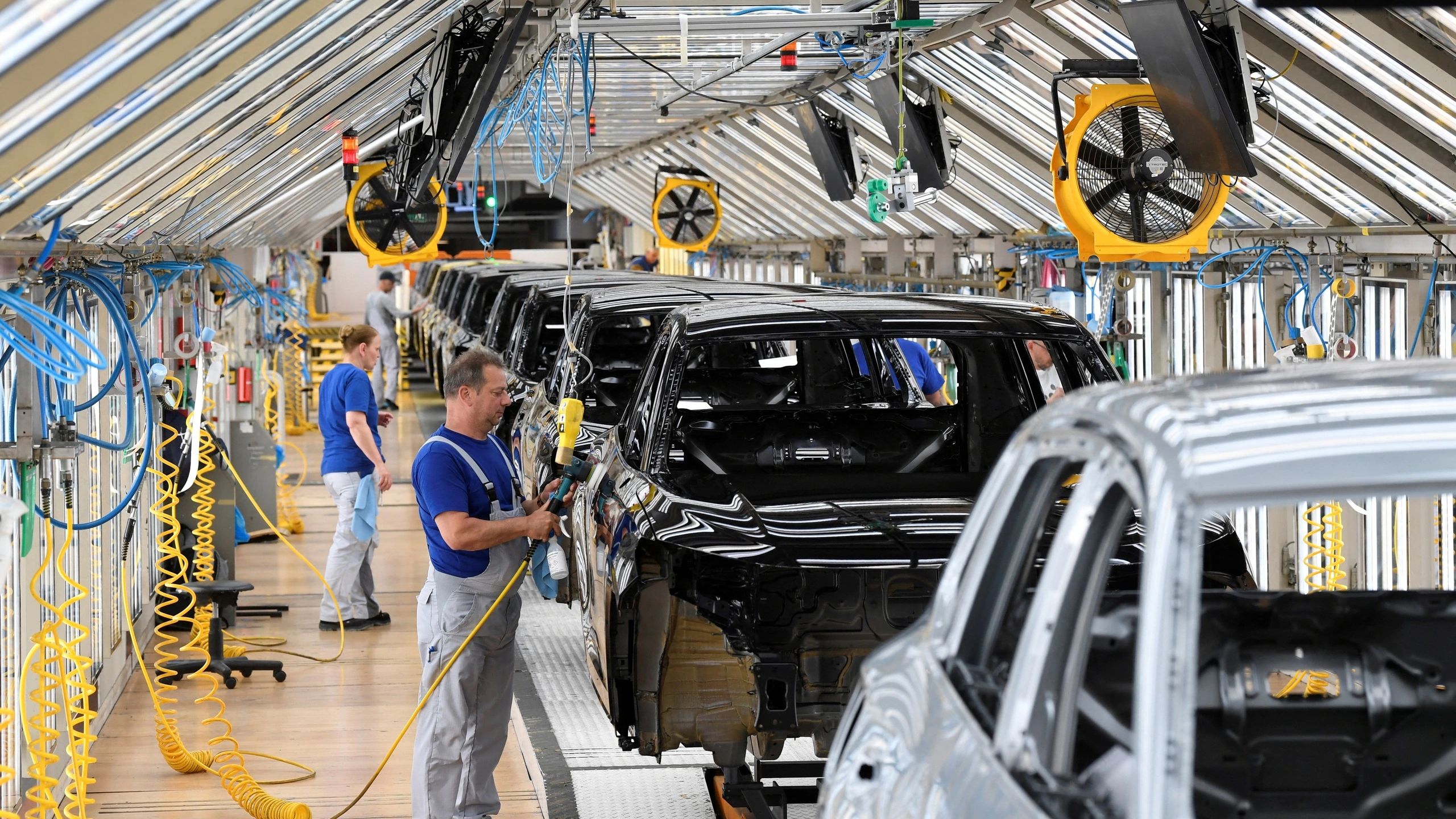 Volkswagen sẽ cộng thêm phí nhập khẩu vào giá xe CBU bán tại Mỹ do thuế của Trump