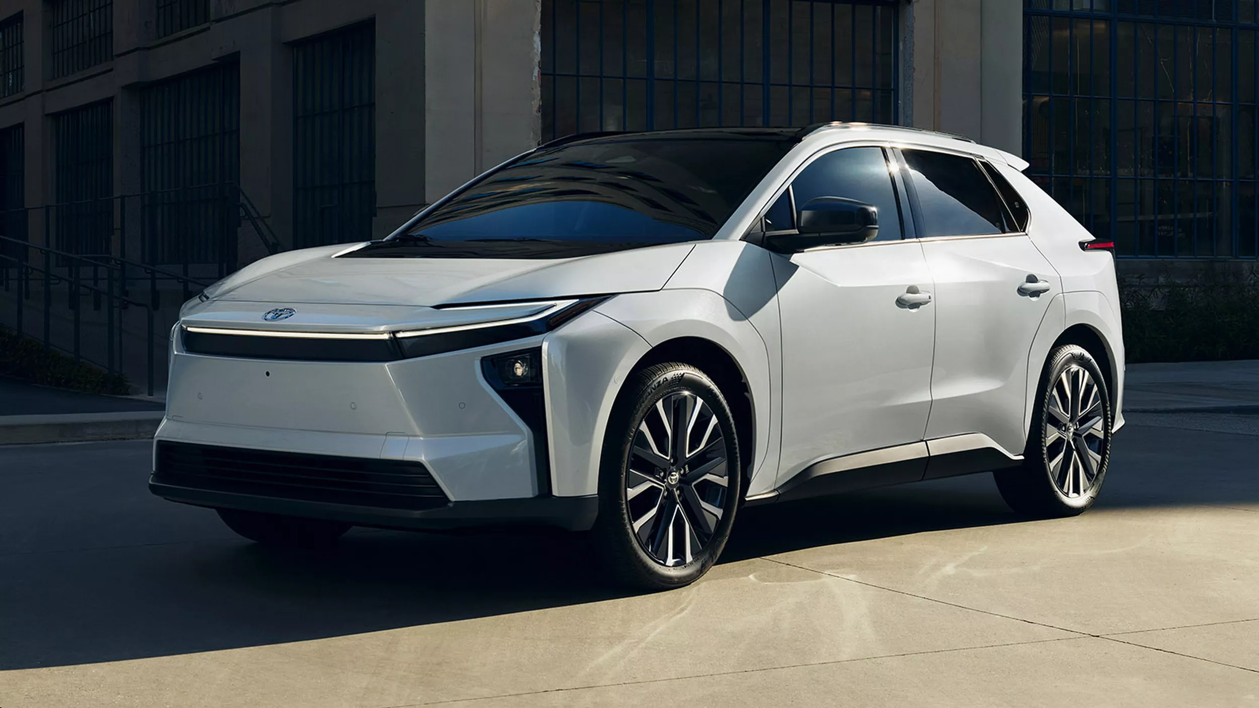 Không chỉ hybrid, Toyota sẽ ra mắt tới 7 mẫu xe điện mới tại Mỹ