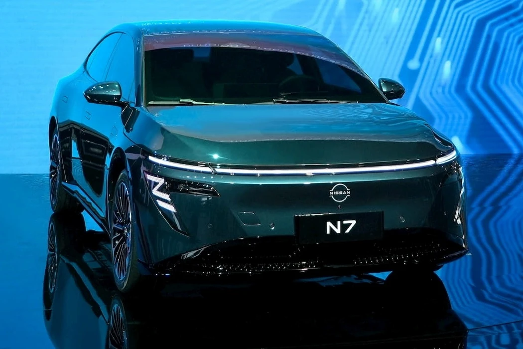 Thông tin xe ngày 18/6: Kia Carnival giảm sốc, Mazda CX-5 lộ diện bản mới, cảnh báo tay nắm cửa ẩn nguy hiểm
