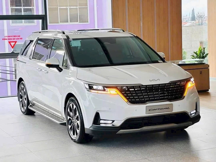 Thông tin xe ngày 18/6: Kia Carnival giảm sốc, Mazda CX-5 lộ diện bản mới, cảnh báo tay nắm cửa ẩn nguy hiểm