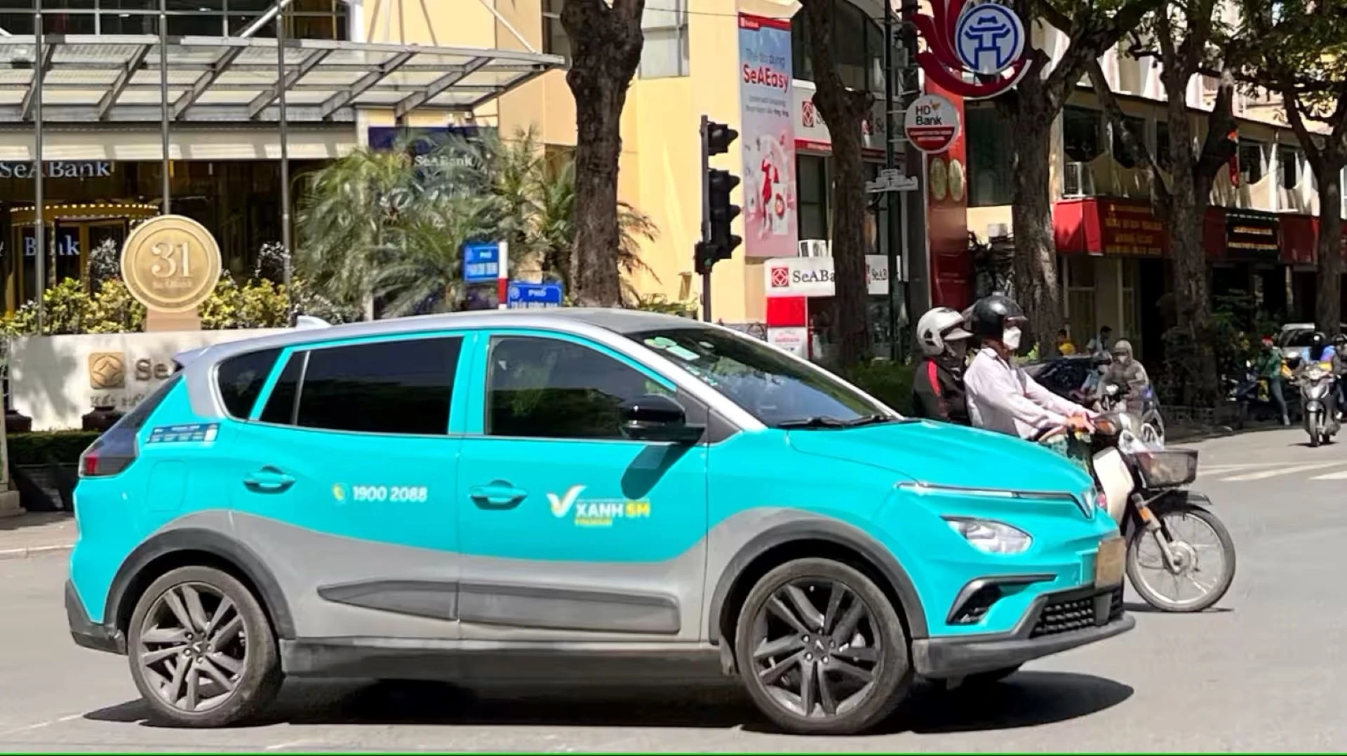 Thông tin xe ngày 19/6: Santa Fe cũ hút khách, GSM dẫn đầu taxi điện, Nissan tái cơ cấu