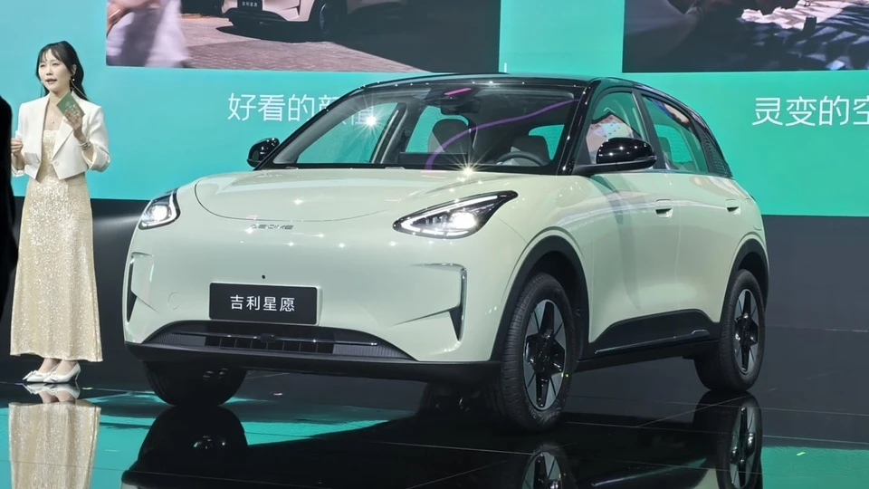 Thông tin xe ngày 20/6: Thêm xe điện mini sắp bán tại VN, loạt xe giá rẻ cuối 2025