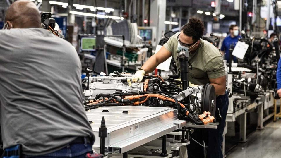 Thông tin xe ngày 22/6: Xe điện cao cấp “dở chứng”, Toyota bắt tay Huawei cuộc đua công nghệ pin tăng nhiệt