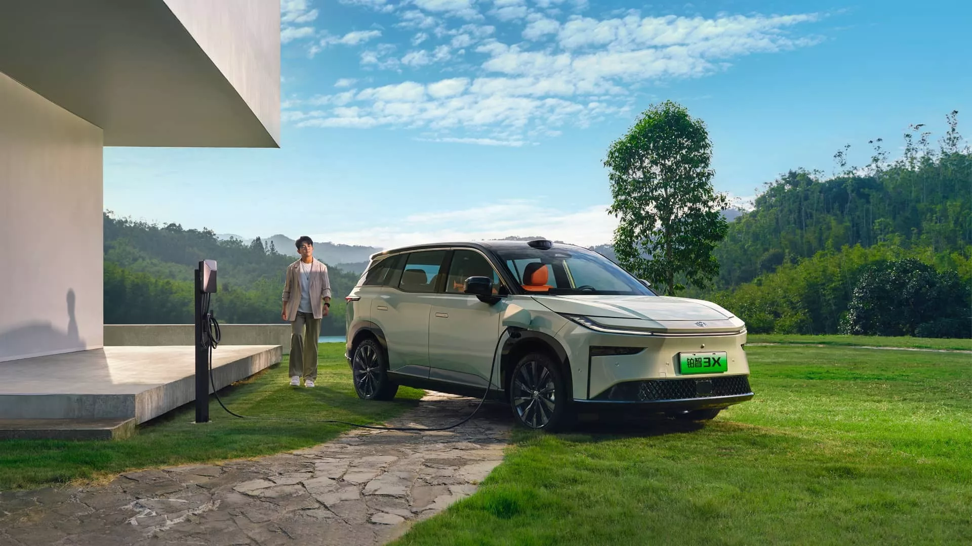 Xe điện siêu rẻ của Toyota có giá cao gấp 3 lần khi xuất khẩu