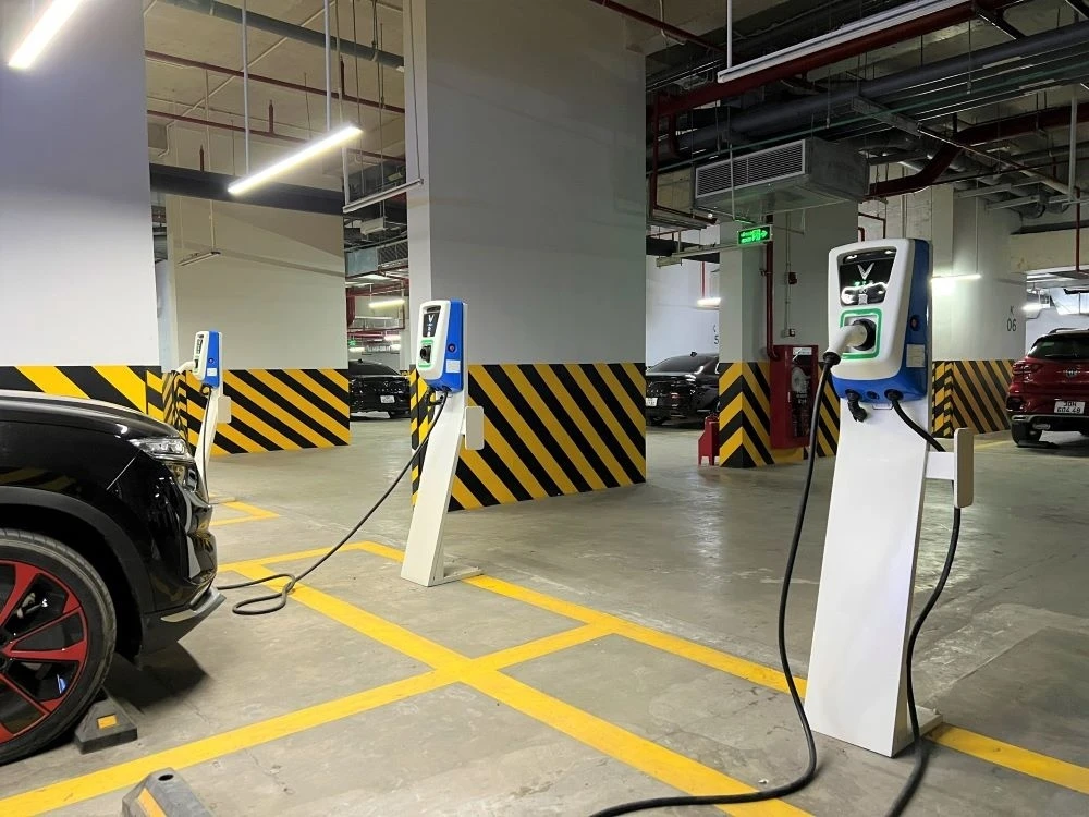 Thông tin xe ngày 27/6: Tesla tụt dốc doanh số ở châu Âu, chỗ đỗ xe thành kênh đầu tư mới