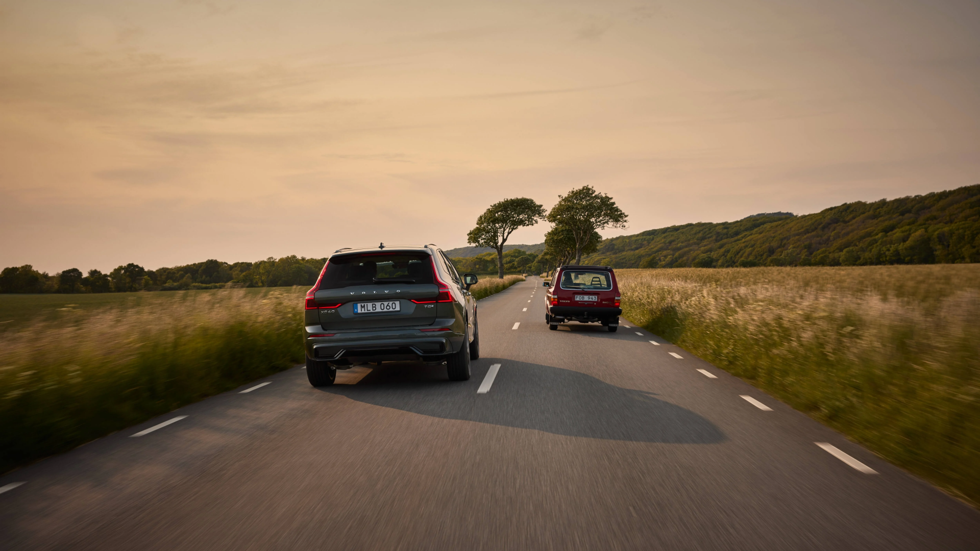 Volvo-XC60-and-Volvo-240-2.webp