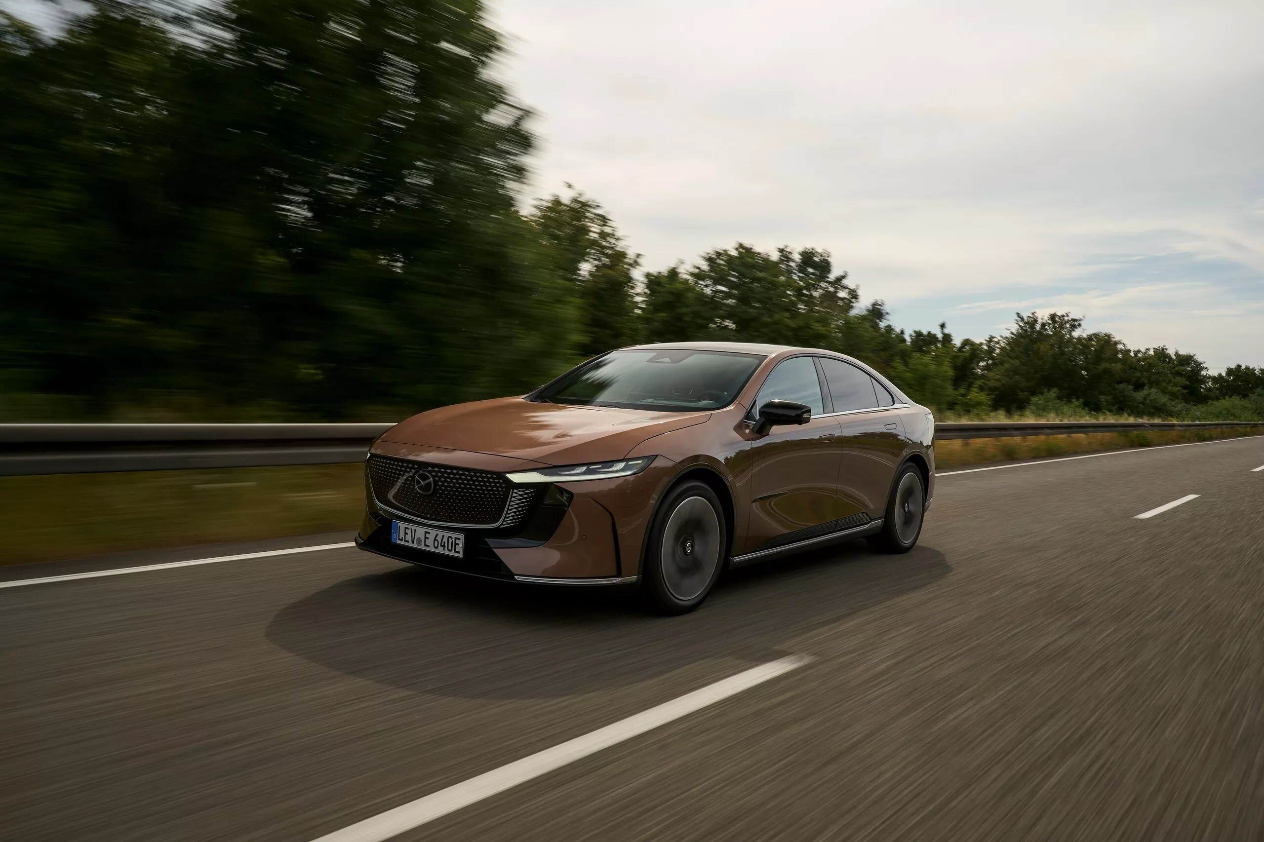 2025-Mazda-6e-Europe-Gallery-1-8.webp