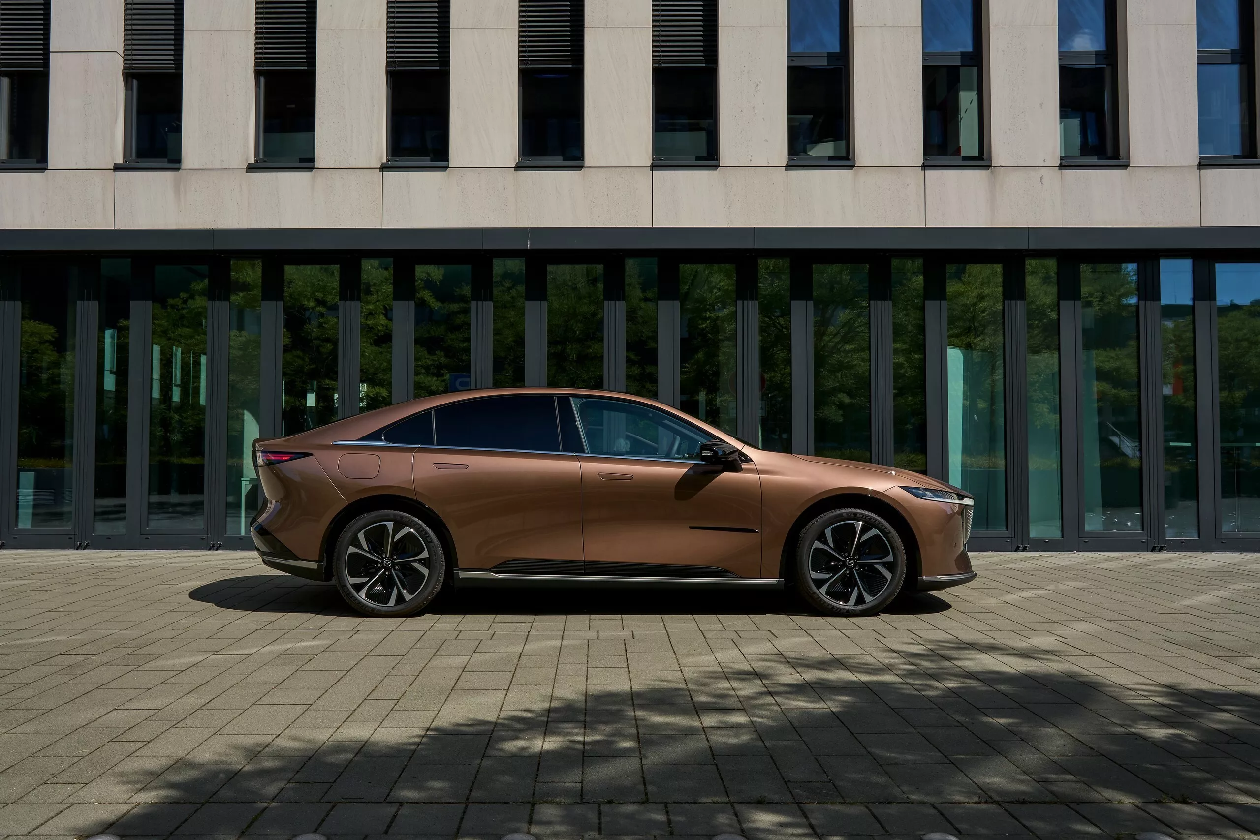 2025-Mazda-6e-Europe-Gallery-1-40 (1).webp