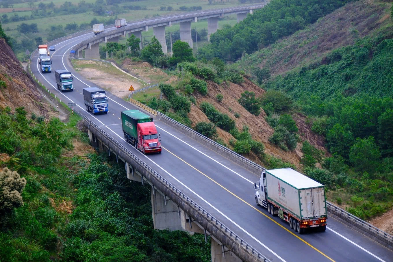 Tai nạn rình rập trên cao tốc thiếu làn dừng khẩn cấp