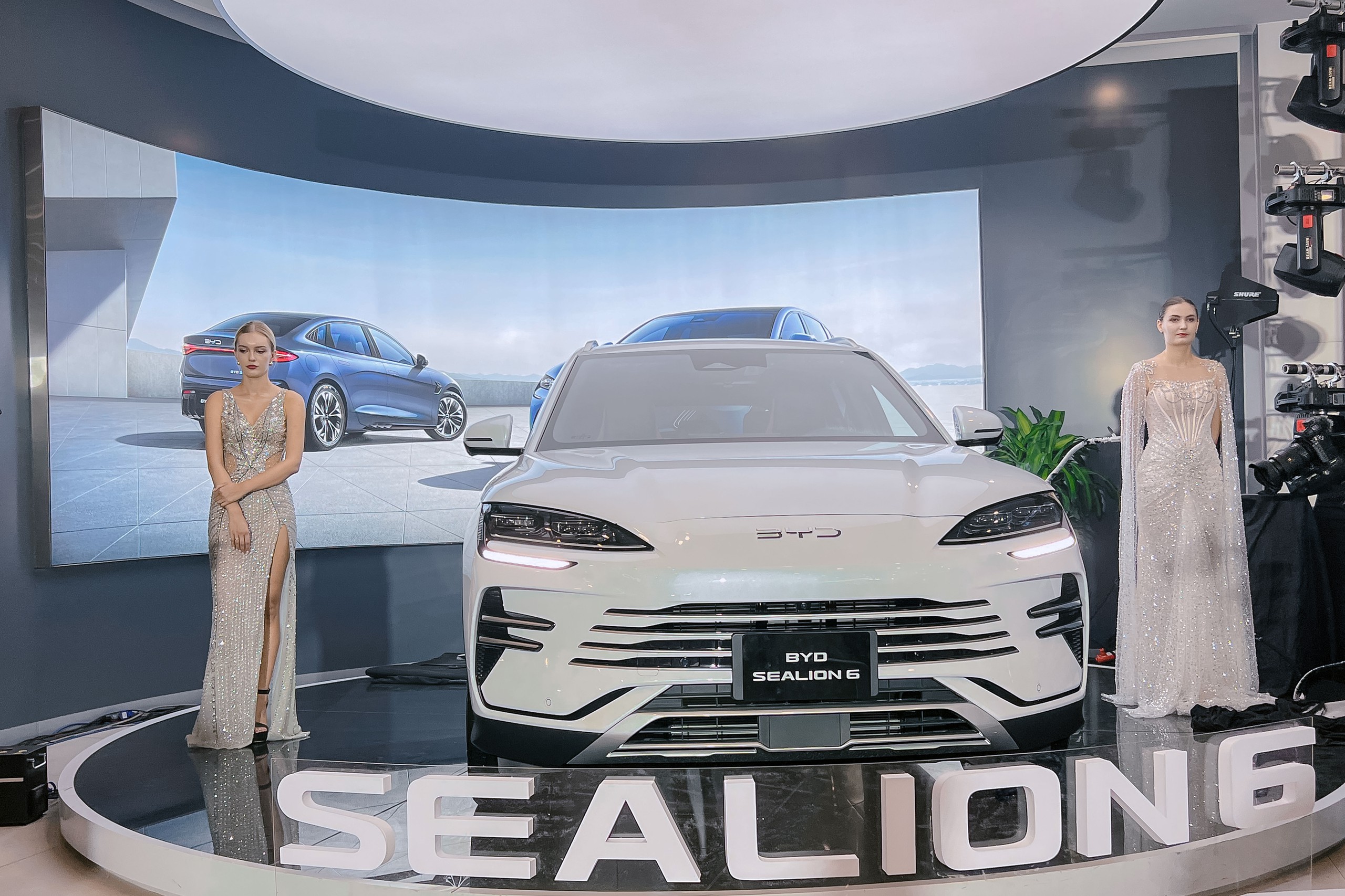 Cấm xe xăng dầu, xe hybrid có nằm trong danh sách?
