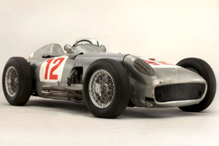 Mercedes Fangio F1 được bán với giá kỷ lục hơn 29 triệu USD