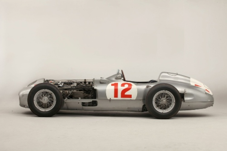 Mercedes Fangio F1 được bán với giá kỷ lục hơn 29 triệu USD