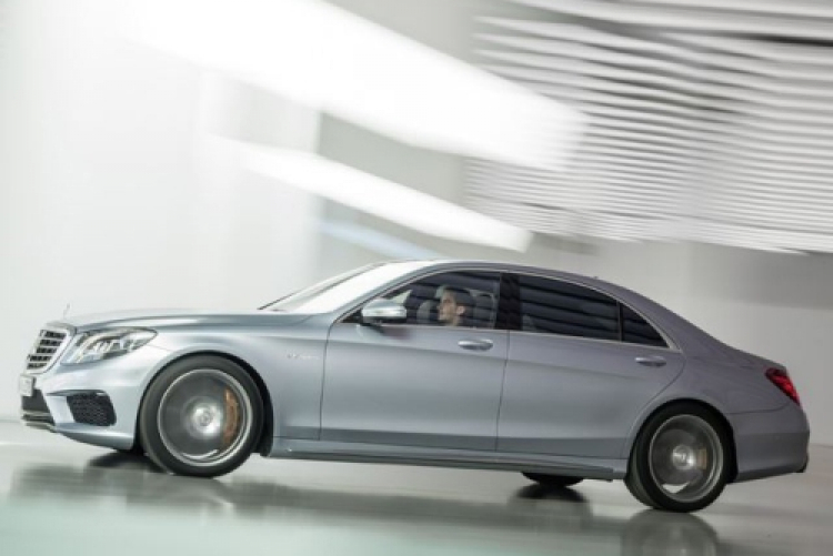 Mercedes-Benz tiết lộ S63 AMG