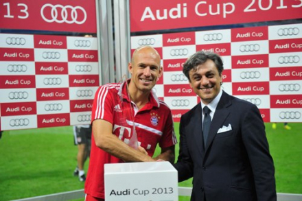 Arjen_Robben&Luca_de_Meo.jpg