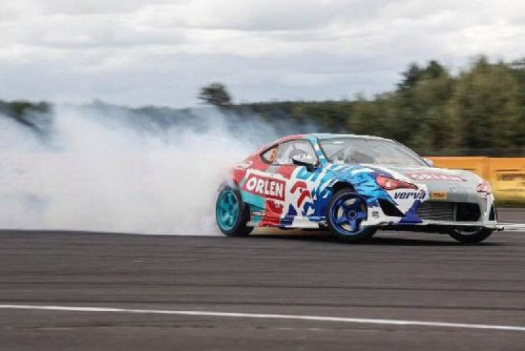 Kỷ lục Guinness drift xe ở tốc độ 217,973 km/h