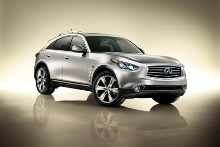 Infiniti đem xe đua F1 đến trưng bày trong lần ra mắt tại Vietnam Motor Show 2013