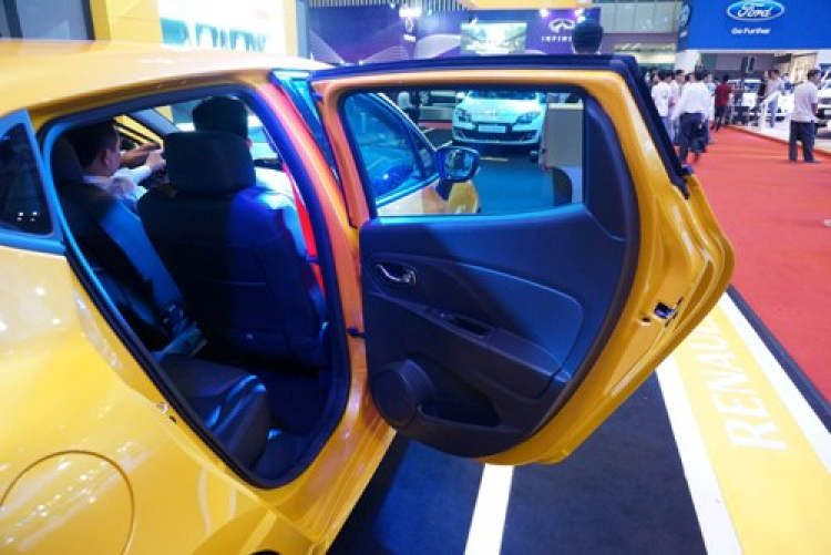 Renault giới thiệu chiếc xe thể thao Clio R.S sắc vàng rực rỡ đầy cuốn hút tại VMS 2013 Renault giới thiệu chiếc xe thể thao Clio R.S sắc vàng rực rỡ đầy cuốn hút tại VMS 2013