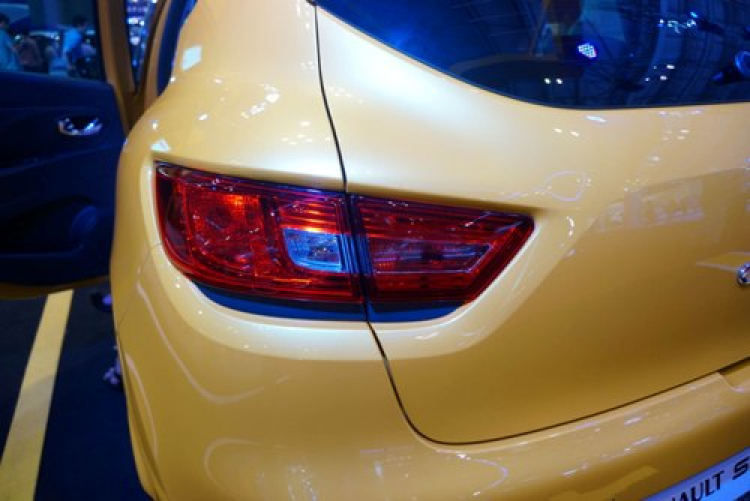 Renault giới thiệu chiếc xe thể thao Clio R.S sắc vàng rực rỡ đầy cuốn hút tại VMS 2013 Renault giới thiệu chiếc xe thể thao Clio R.S sắc vàng rực rỡ đầy cuốn hút tại VMS 2013