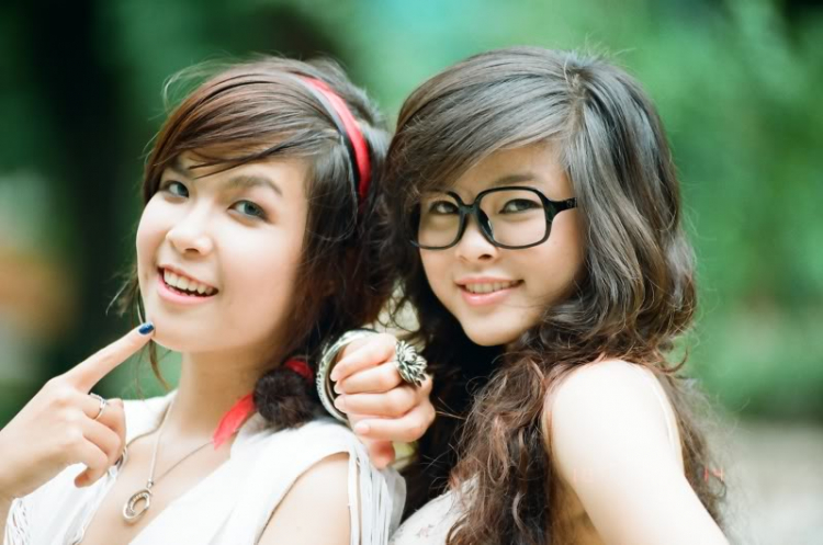 Mẫu teen với máy phim.