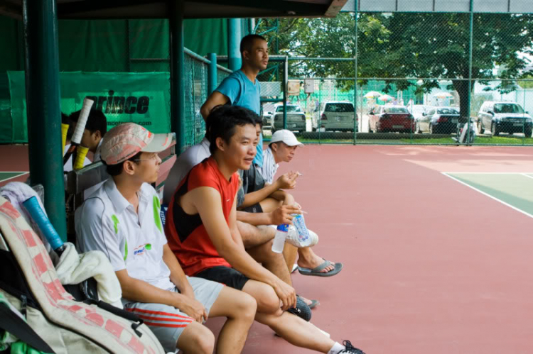 Ảnh giải OS Tennis Cup giữa các chi hội lần 1 - 15/8/2010!