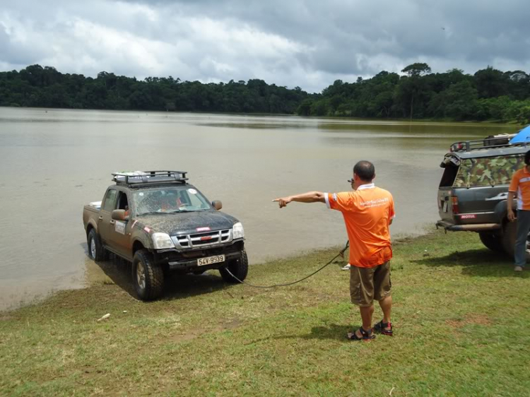 Những hình ảnh đầu tiên của Vô Lăng Vàng Off-Road 2010