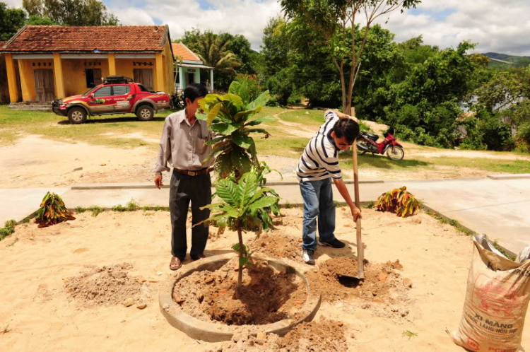 Ảnh bàn giao phòng học suối cối 1 và phân trường Bà Đẩu - Phú Yên!