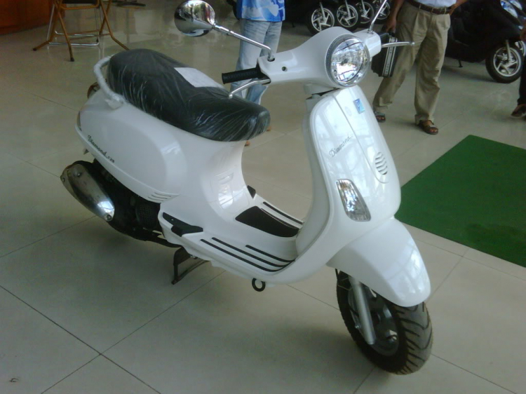 Honda diamond blue125 - Giống Vespa LX 99%.