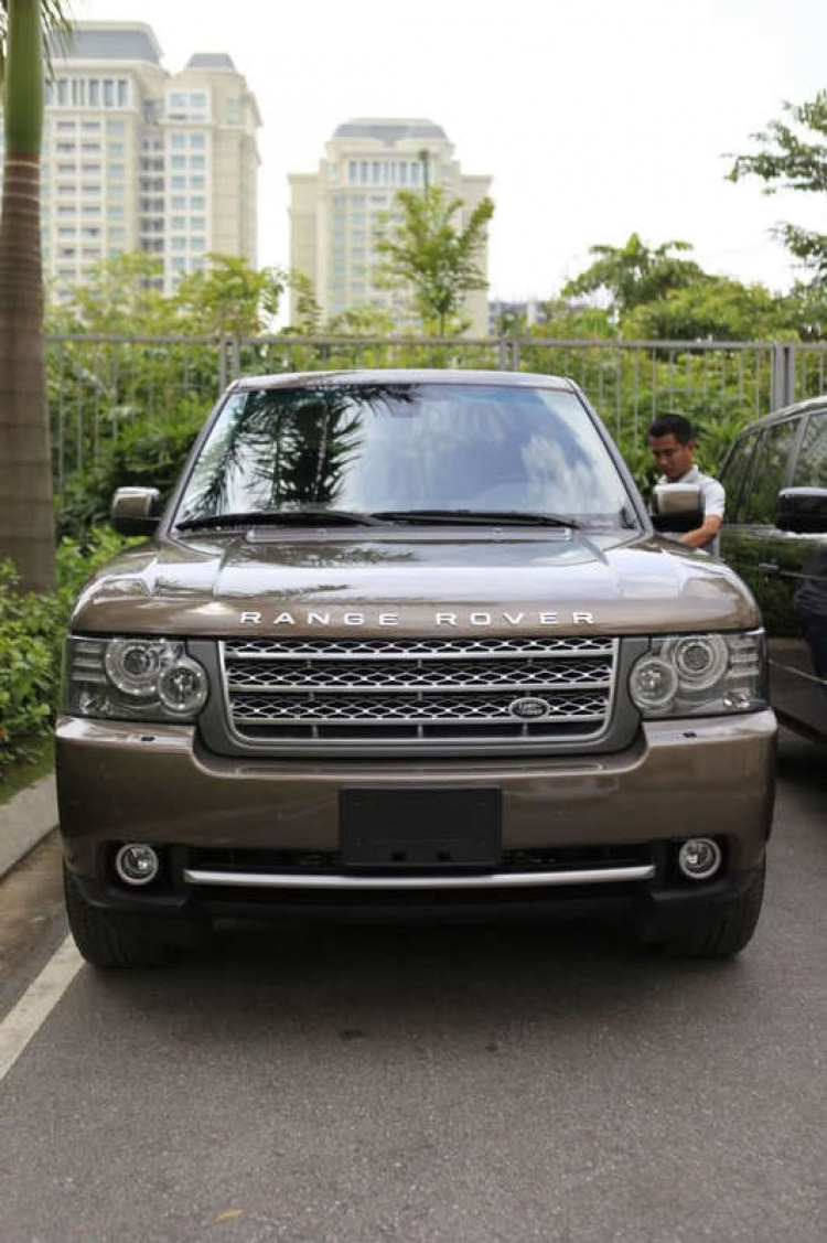 anh em Range Rover và R8