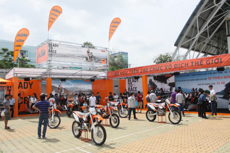 Xe hơi – mô tô cùng drift tại Vietnam Motorbike Festival 2014