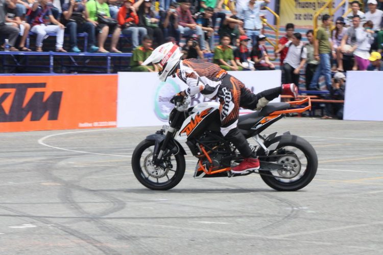 Xe hơi – mô tô cùng drift tại Vietnam Motorbike Festival 2014