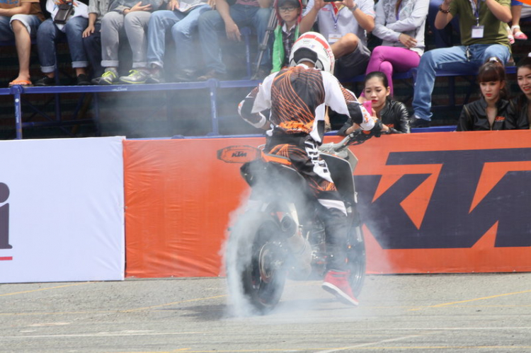 Xe hơi – mô tô cùng drift tại Vietnam Motorbike Festival 2014