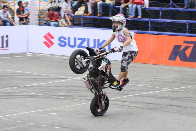 Xe hơi – mô tô cùng drift tại Vietnam Motorbike Festival 2014