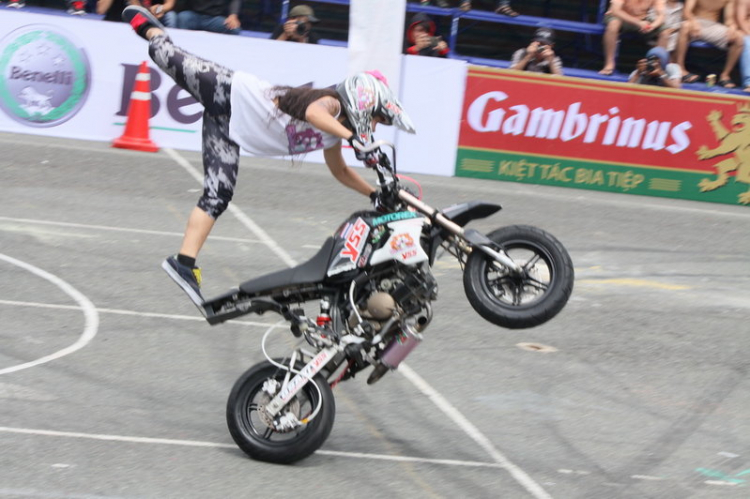 Xe hơi – mô tô cùng drift tại Vietnam Motorbike Festival 2014